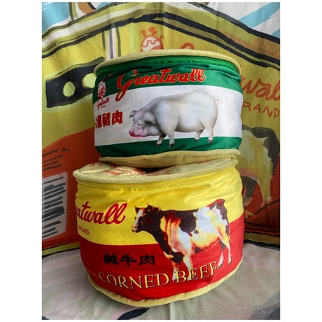 【香港☆7-11限定】咕𠱸・クッション「鹹牛肉」「火腿豬肉」  /  greatwall BRAND のブランケット入り  #2404S14
