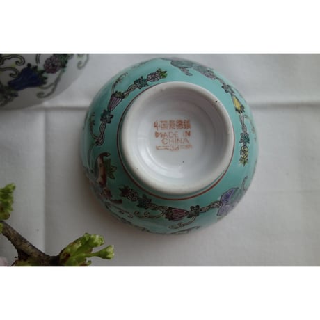 【香港☆碗】粉彩洋蓮胡蝶柄蝶紋様 2色Bowl    /  中国景徳鎮  #604263R
