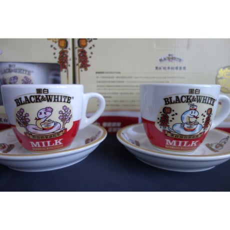 【香港☆茶餐廳食器】＜干支・蛇年＞黑白淡奶BLACK&WHITE / 衝撃に耐えて頑張るCup & Saucer  #502265N