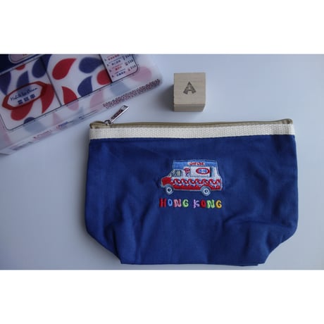 <ラスト1>【香港☆H.K.souvenir】 特色香港刺繍ポーチ（３種類）   / 雪糕車・黑白・菠蘿油  #SA6012939R