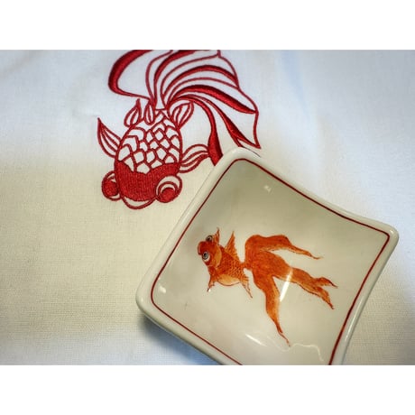 【香港☆粵東磁廠】手描き＜金魚＞深さのある小鉢  /　Yuet Tung China Works  #502276N