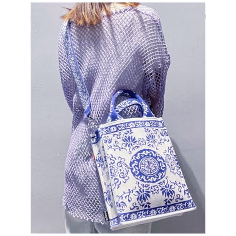 人気！！＜予約商品＞【香港 ☆ Hoopla HK】「青花瓷圖案」直版紙袋型手袋   /  China Porcelain Vertical Book Tote  #R022713R
