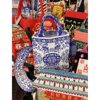 人気！！＜予約商品＞【香港 ☆ Hoopla HK】「青花瓷圖案」直版紙袋型手袋   /  China Porcelain Vertical Book Tote  #R022713R