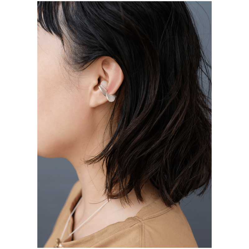Petal silver earcuff | 鶫 tsugumi 銀小物製作所 online Petal silver earcuff | 鶫 tsugumi 銀小物製作所 online