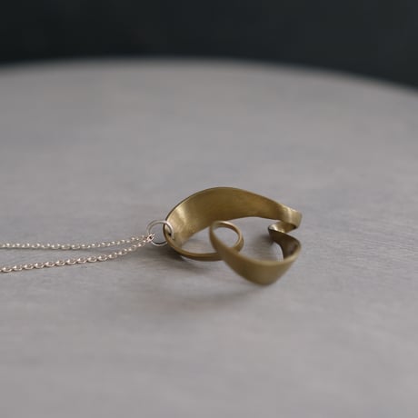 romana brass necklace