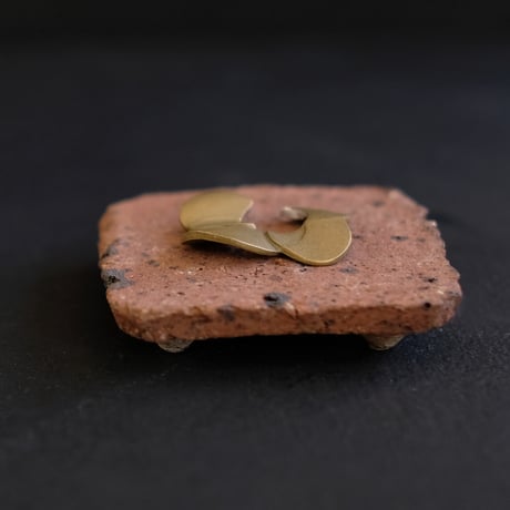 Petal　brass earcuff