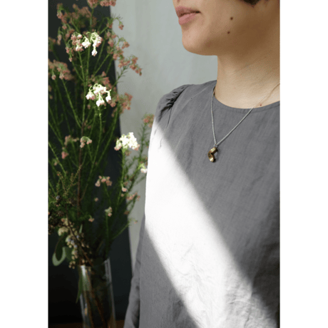 pump (S) brass necklace