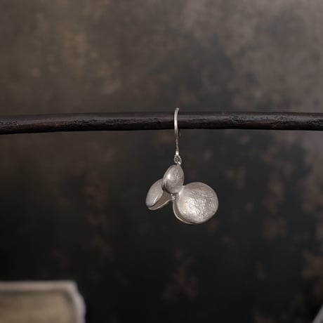 ヤマノイモのタネ M silver pierce （片耳）