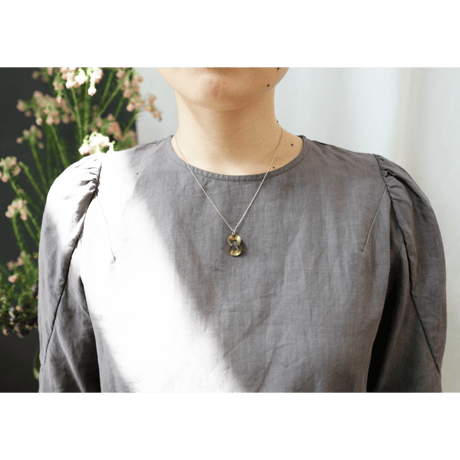 pump (S) brass necklace