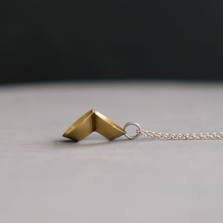 pump (S) brass necklace