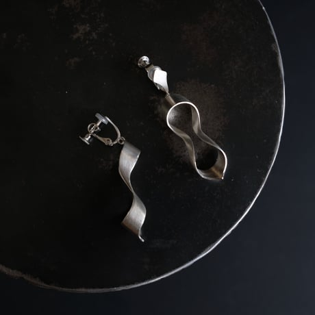 black moor (m) silver earring