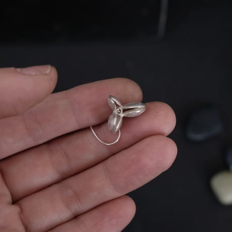 ヤマノイモのタネ M silver pierce （片耳）