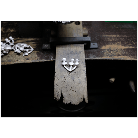 ヤマノイモのタネ　2粒　silver necklace