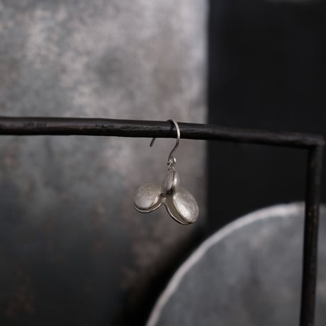 ヤマノイモのタネ M silver pierce （片耳）