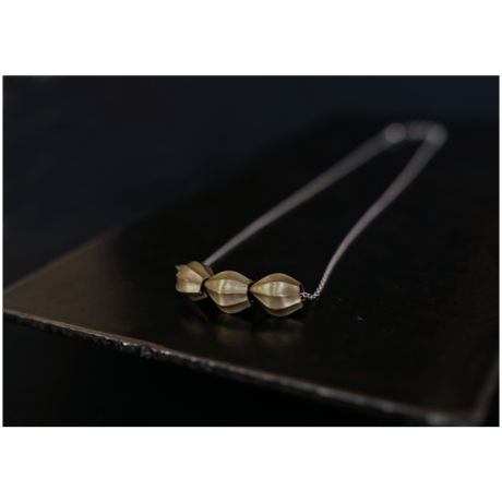 アサツキのつぼみ　3個　Brass Necklace