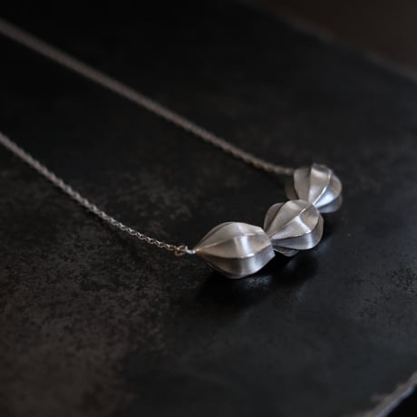 アサツキのつぼみ　3個　Silver Necklace