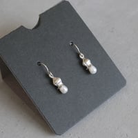 フタバアオイ　silver pierce (淡水パール）