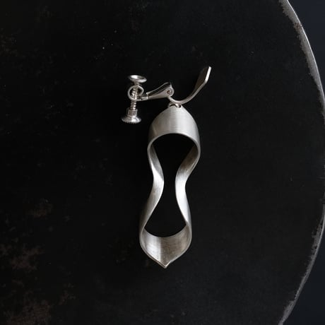 black moor (m) silver earring