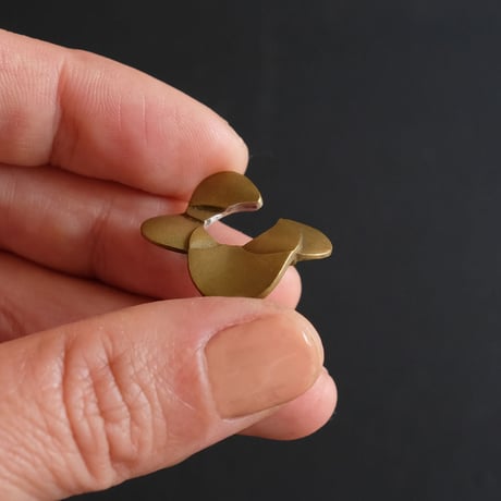 Petal　brass earcuff
