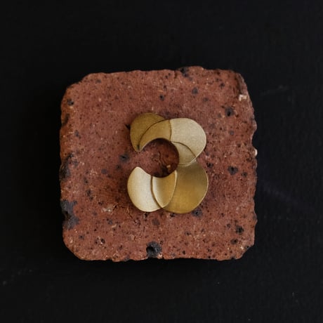 Petal　brass earcuff