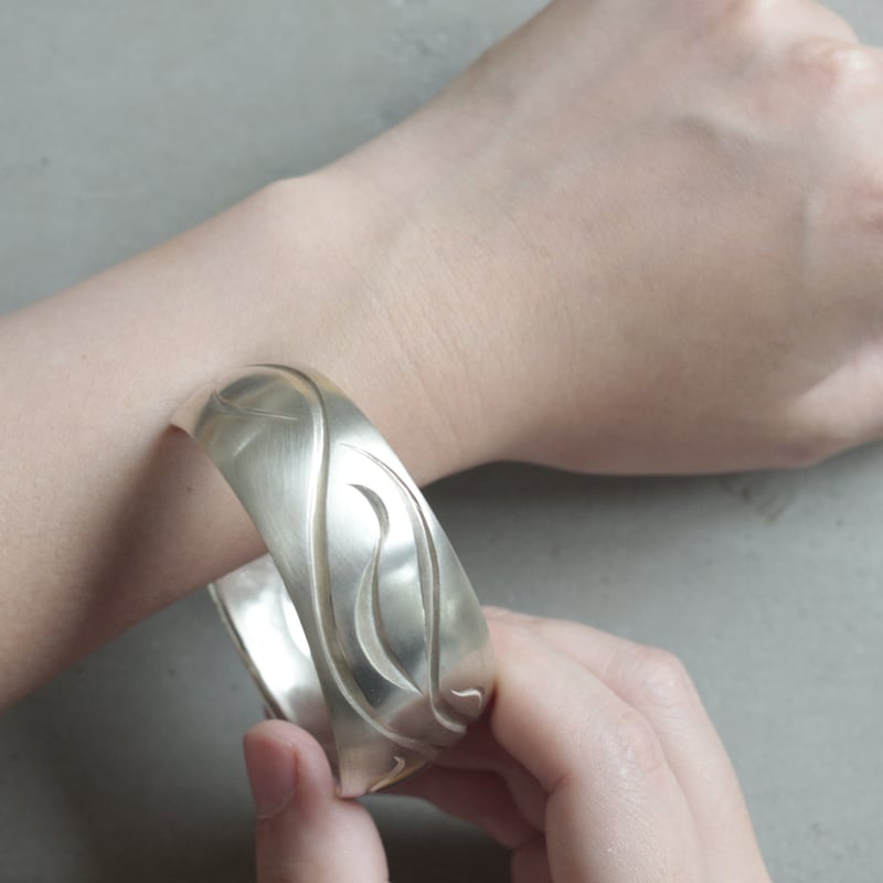 Umi bangle | 鶫 tsugumi 銀小物製作所 online store Umi bangle | 鶫 tsugumi 銀小物製作所 online store