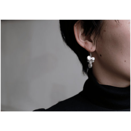 ヤマノイモのタネ　2粒　silver pierce （片耳）