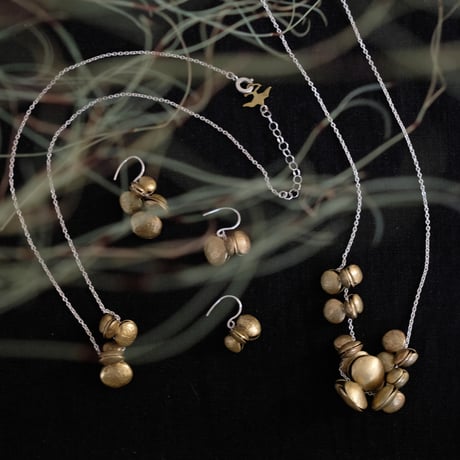 ヤマノイモのタネ　2粒　brass necklace