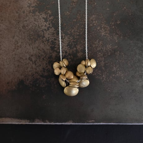 ヤマノイモのタネ　7粒　brass necklace