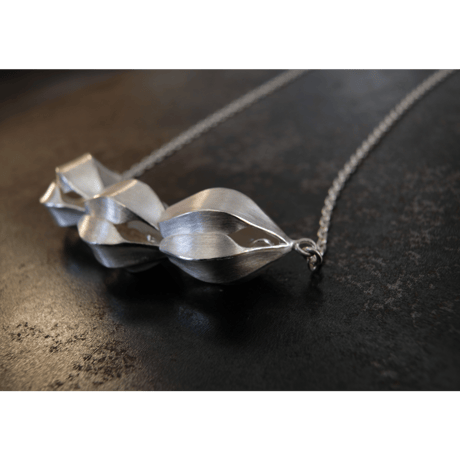 アサツキのつぼみ　3個　Silver Necklace