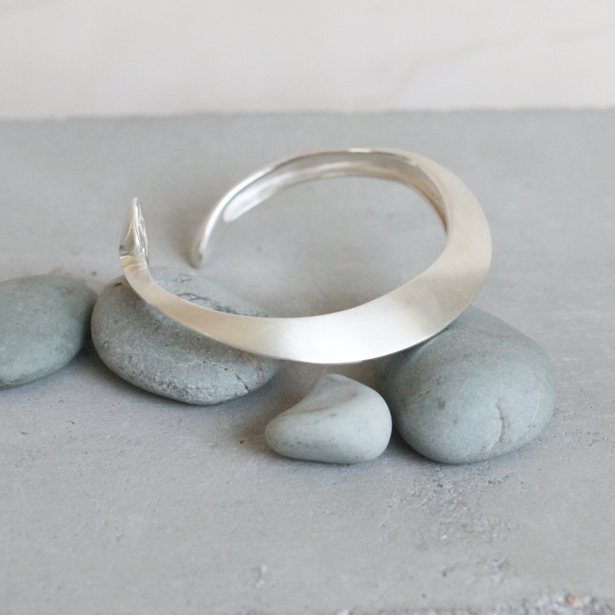 鶫銀小物製作所　シルバーバングル／ブレスレット／シルバー925 Sazanami・Nagi バングル 鶫 tsugumi 銀小物製作所