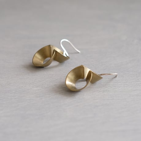 pump (S) brass hoop pierce