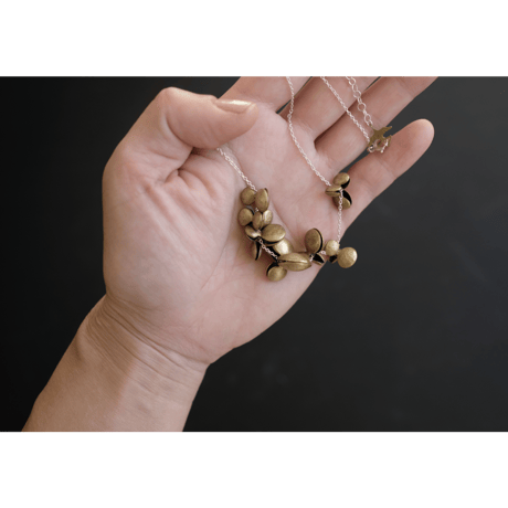 ヤマノイモのタネ　7粒　brass necklace