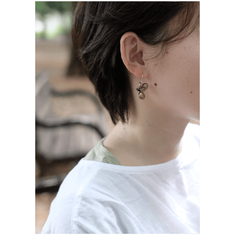 ヤマノイモのタネ　2粒　brass pierce （片耳）