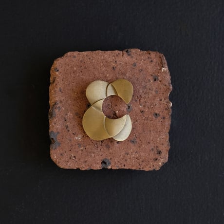 Petal　brass earcuff
