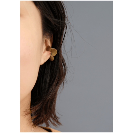 Petal　brass earcuff