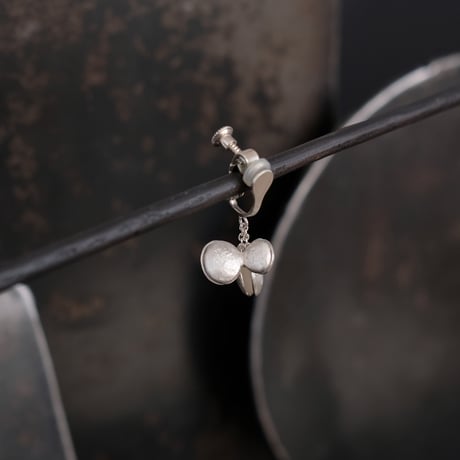 ヤマノイモのタネ M earing　（片耳）