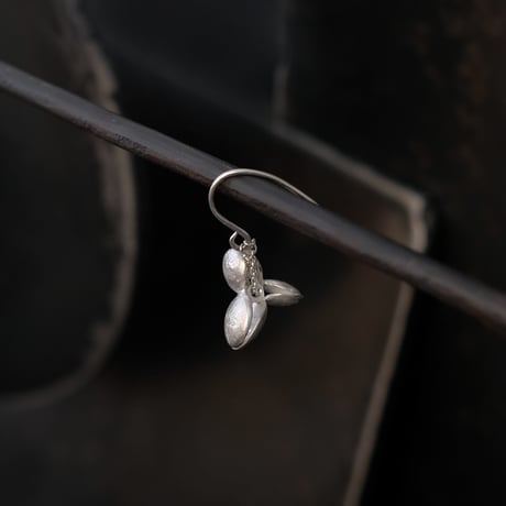 ヤマノイモのタネ S silver pierce （片耳）