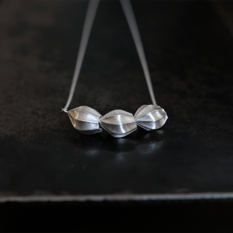 アサツキのつぼみ　3個　Silver Necklace