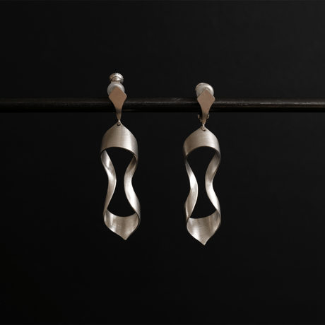 black moor (m) silver earring