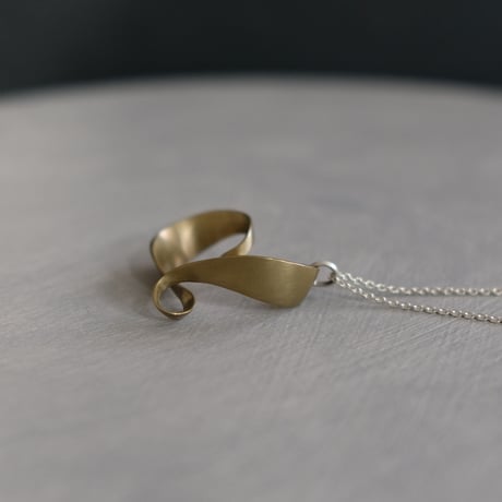 romana brass necklace