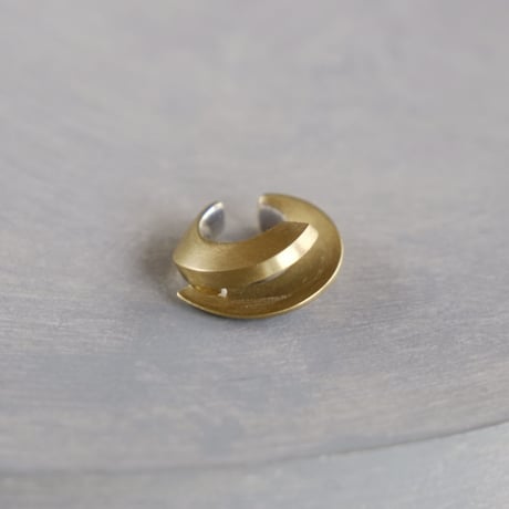 Vine brass earcuff