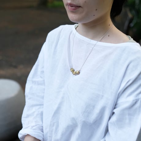 アサツキのつぼみ　3個　Brass Necklace