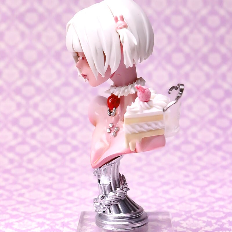 フィギュア マレフィセント 新品 チョコエッグ やや塗装ムラ 襟部分 フィギュア マレフィセント 新品 チョコエッグ やや塗装ムラ 襟