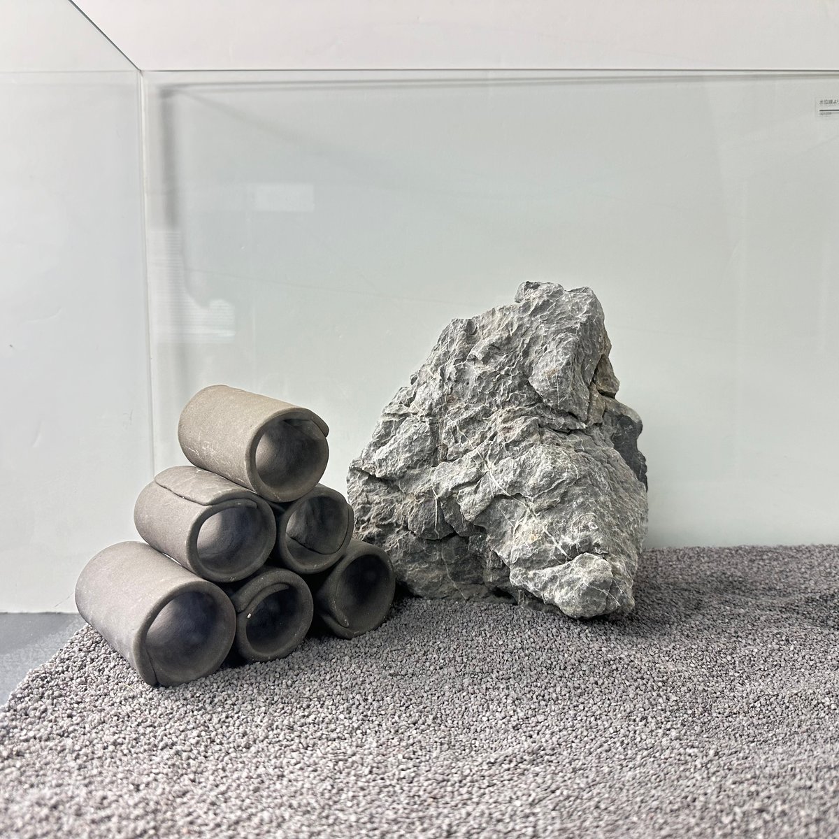 お魚シェルター（グレー）Sサイズ（魚の隠れ家内径約25mm前後）3本