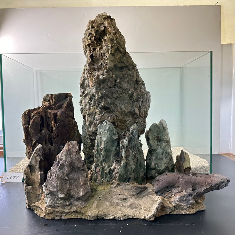 凹み　天然石　砂岩　茨城県海岸　水槽　ジオラマ　オブジェ　文鎮　230g 凹み 天然石 砂岩 茨城県海岸 水槽 ジオラマ オブジェ 文鎮 230g