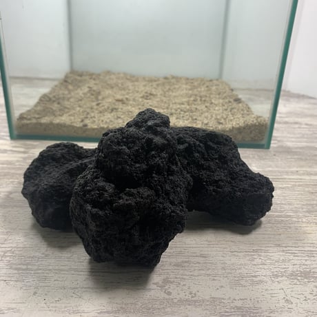 ブラック溶岩石Mサイズ   (約10cm〜15cm)　 ３個セット