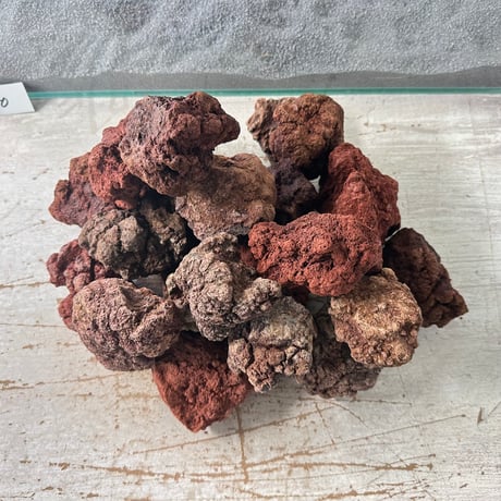 レッド溶岩石Ｓサイズ(約5cm〜10cm)　 No.6550   現物撮影（２２個入）