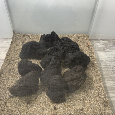 ブラック溶岩石Ｓサイズ（約５cm〜10cm)　 10個セット（お得用）