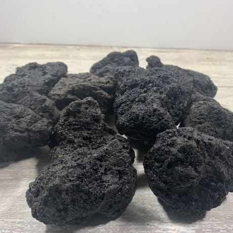 ブラック溶岩石Ｓサイズ（約５cm〜10cm)　 10個セット（お得用）