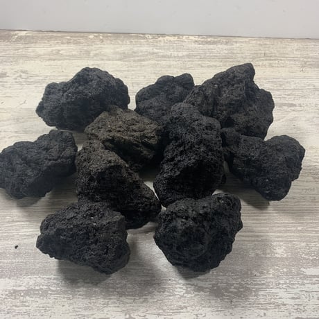 ブラック溶岩石Ｓサイズ（約５cm〜10cm)　 10個セット（お得用）